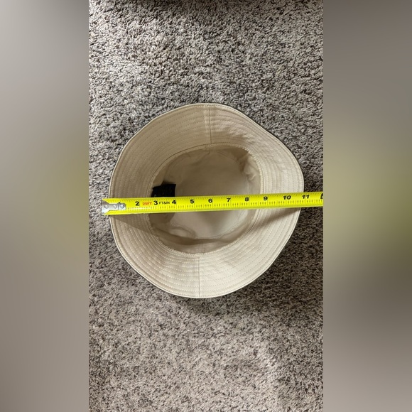 Fendi Bucket Hat - Mint Condition - Picture 16 of 16